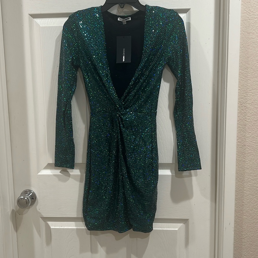FashioNova beautiful green shiny dress